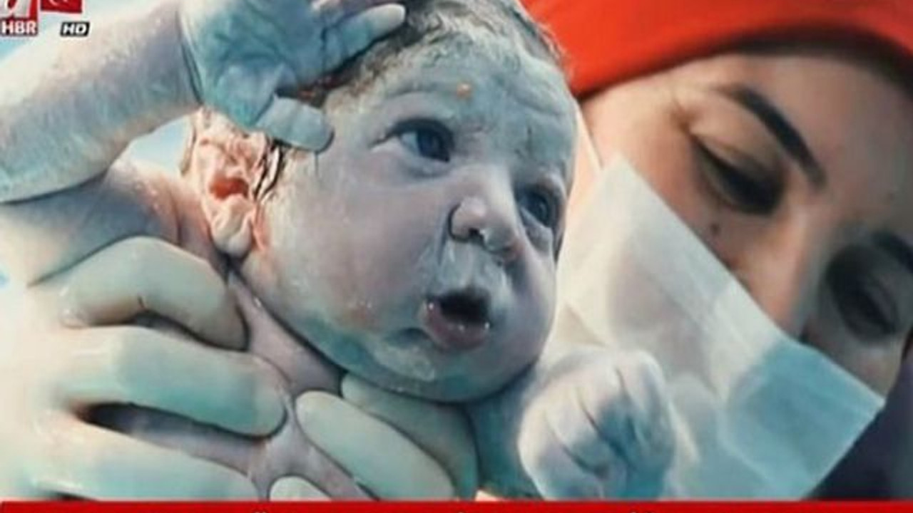 a Haber�in �asker selamı veren bebek� haberi sosyal