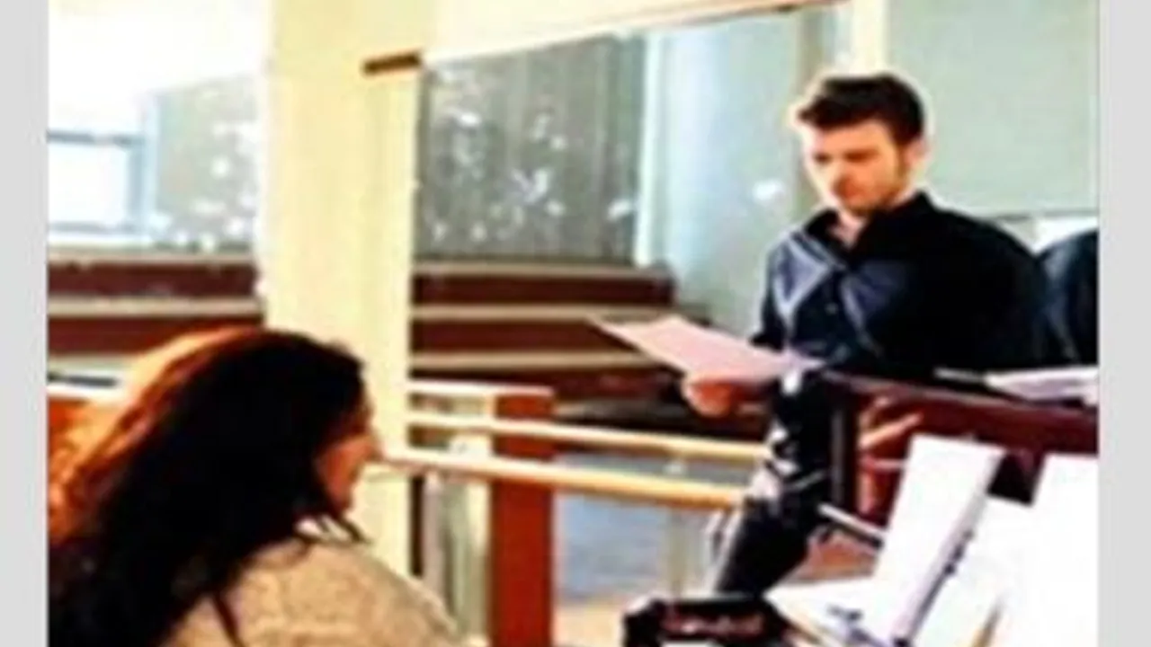 Kivanc Tatlitug Kendi Okulunu Tanitti
