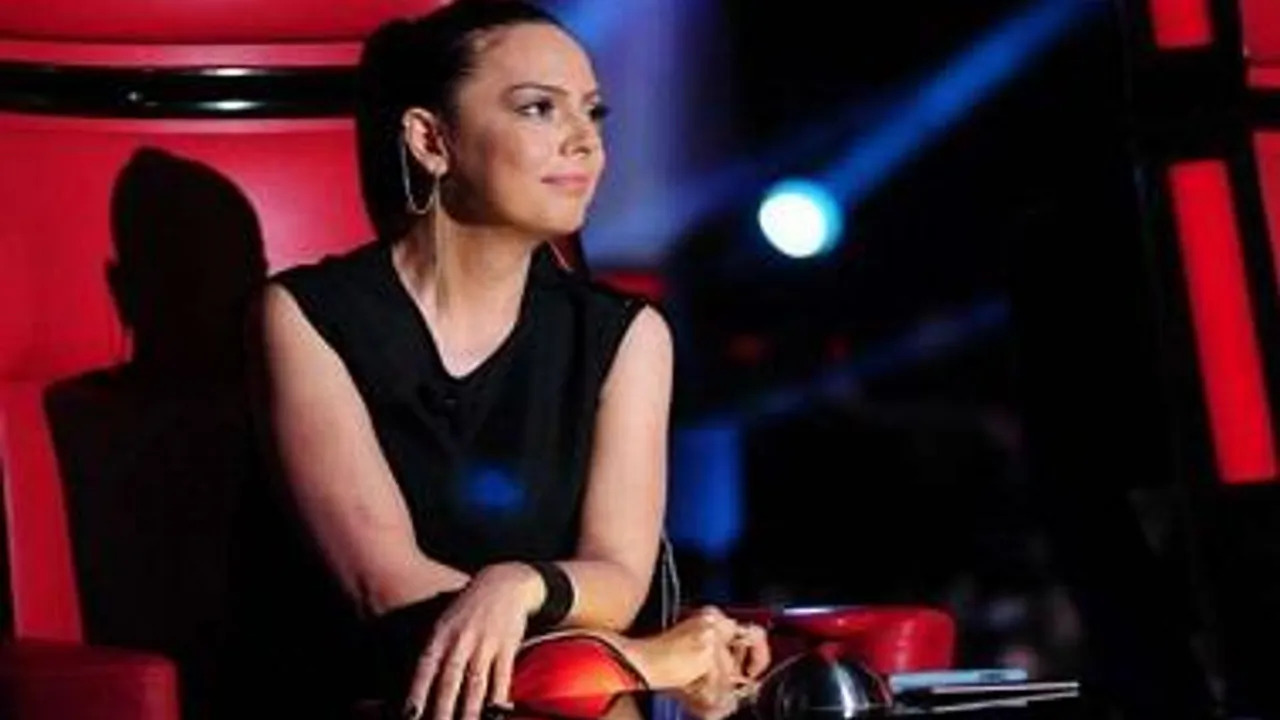 o ses turkiye de ebru gundes in juri