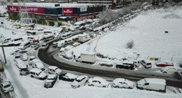 İstanbul'da kar esareti... Haramidere ve Basın Ekspres yolu terk edilen araçlarla doldu