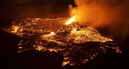 İzlanda'da Fagradalsfjall  dağları yakınında volkanik patlama gerçekleşti. Patlama sonrası büyük bir lav akışı yaşandı: Sanat eseri gibi görüntülendi