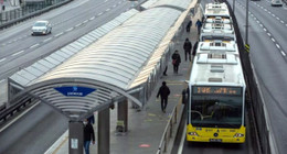 İncirli ve Zeytinburnu metrobüs durağını kullananlar dikkat. İBB duyuru yaptı "Beyaz Yol Beton Kaplama" çalışması için durak kapatıldı