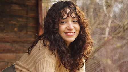 Yeşil bikinisiyle sere serpe uzanıp olay yarattı! Zeynep Bastık'ın tekne pozlarını gören herkes aynı şeyi söylüyor