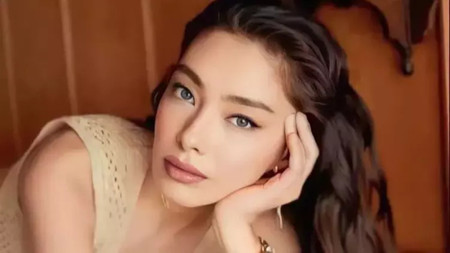 Yatakta verdiği o pozlarla sosyal medyayı salladı! Neslihan Atagül'den meraklandıran paylaşım