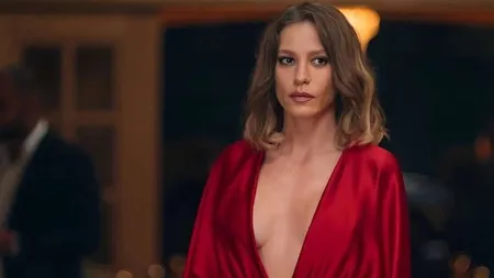 Serenay Sarıkaya’dan bayramda duygusal mesaj: Dağılmamak için gözlerimi kaçırdım; buruğum küskünüm
