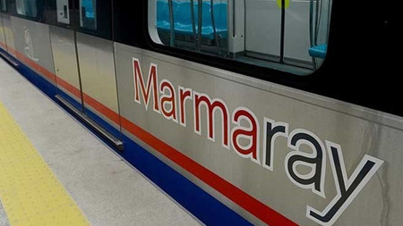 Marmaray'da korkunç olay! Bir kişi canına kıydı. Seferler gecikmeli yapılıyor...