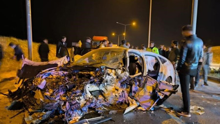 Muradiye’de can pazarı: Trafik kazasında 3 ölü, 2 yaralı