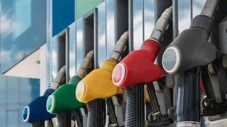 Benzin ve motorine zam ya da indirim var mı? Cumartesi günü akaryakıt fiyatları belli oldu. İşte 7 Haziran güncel benzin, motorin ve LPG fiyatları... (7 Haziran 2025)