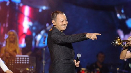 Serdar Ortaç MS hastalığını aştı: Yıllar sonra ilk kez tek başına sahneye çıktı!