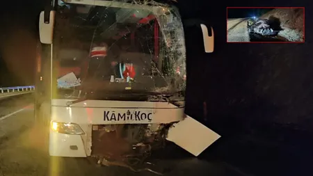 Yolcu otobüsü ile otomobil çarpıştı! Yol kan gölüne döndü: Ölü ve yaralılar var