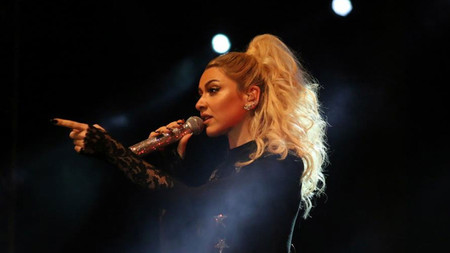 Hadise'den sevenlerini korkutan paylaşım