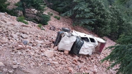 Korkunç kaza! Araç uçuruma devrildi: 3 ölü, 1 yaralı