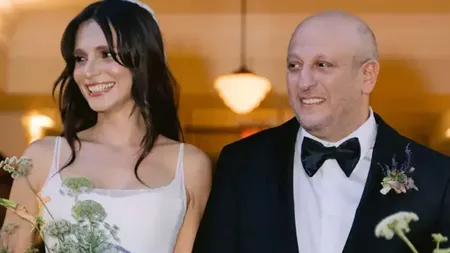 Ünlü oyuncu Meriç Aral'dan karnı burnunda pozlar!