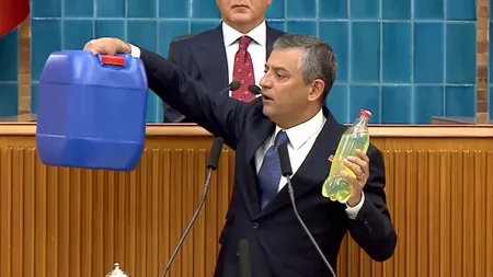 Özgür Özel'den iktidara zam tepkisi! Kürsüde mazot fiyatlarını karşılaştırdı. İktidara sert sözler...
