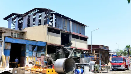 Adana'da atölyede patlama! Patlamanın ardından yangın çıkan atölyede büyük panik. Yaralılar var