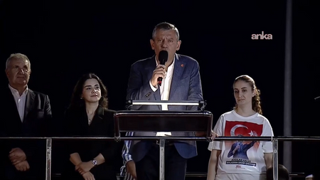 Özel'den AK Partili gençlere: Erdoğan’a deyin ki topu ver, biz CHP ile maç yapacağız