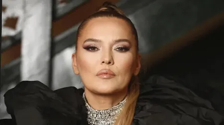 Fazla kilolarından kurtulup bambaşka biri oldu! Demet Akalın'ın bikinili pozlarına sosyal medyada yorum yağıyor