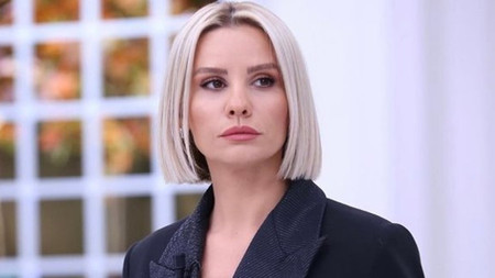 Gören herkes aynı yorumu yapıyor! Esra Erol'un gözlerden uzak yaşayan kardeşi Bihter sosyal medyada gündem oldu
