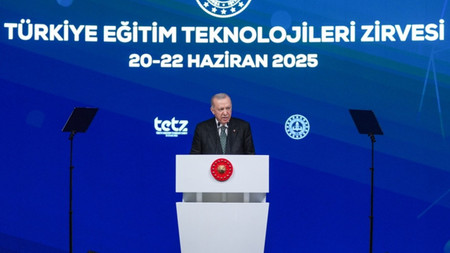 Cumhurbaşkanı Erdoğan'dan kritik mesaj: Çocuklarımızı dijital derebeylerin insafına terk edemeyiz