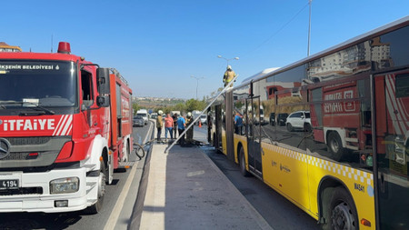 İETT otobüsü yandı. Beton mikseri ile söndürmeye çalıştılar