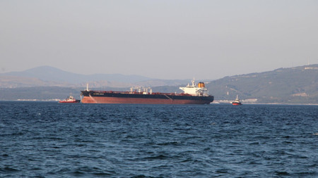Çanakkale Boğazı'nda gemi arızası. Çift yönlü olarak trafiğe kapatıldı