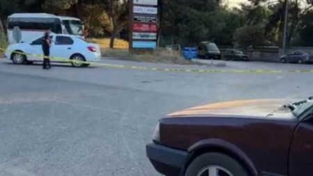 Çanakkale'yi karıştıran kaza! Otomobilin çarptığı emekli albay hayatını kaybetti. Mahalleli yolu trafiğe kapattı