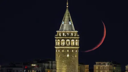 İstanbul'da hilal, görsel şölen oluşturdu