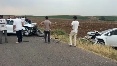 İki otomobil feci çarpıştı! Yaralılar var