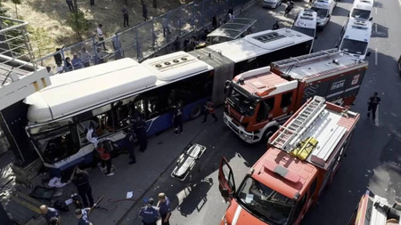 Ankara'da belediye otobüsü kaza yaptı! Çok sayıda yaralı var