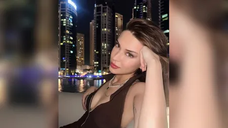 Devrim Özkan'dan cesur tatil pozları! Bakan bir daha baktı