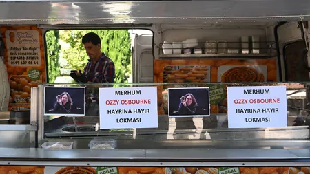 Vefat eden dünyaca ünlü sanatçı için lokma dağıtıldı