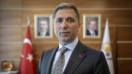 AK Parti Genel Başkan Yardımcısı'ndan CHP Genel Başkanı Özel'e tepki: "Sayın Özel bırak Tiktok izlemeyi de partine sahip çık önce"