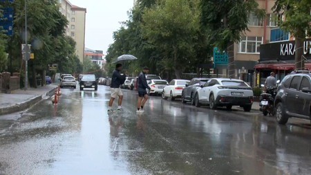 İstanbul'da hasret sona erdi! Yağmur yağmaya başladı