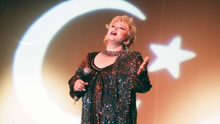 Usta sanatçı kalp krizi geçirdi! Apar topar hastaneye kaldırıldı