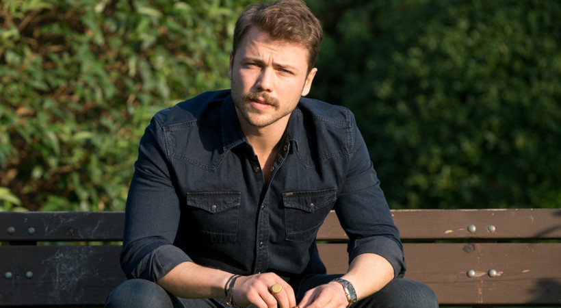 Tolga Sarıtaş, merakla beklenen yeni projesini ve rolünü anlattı!
