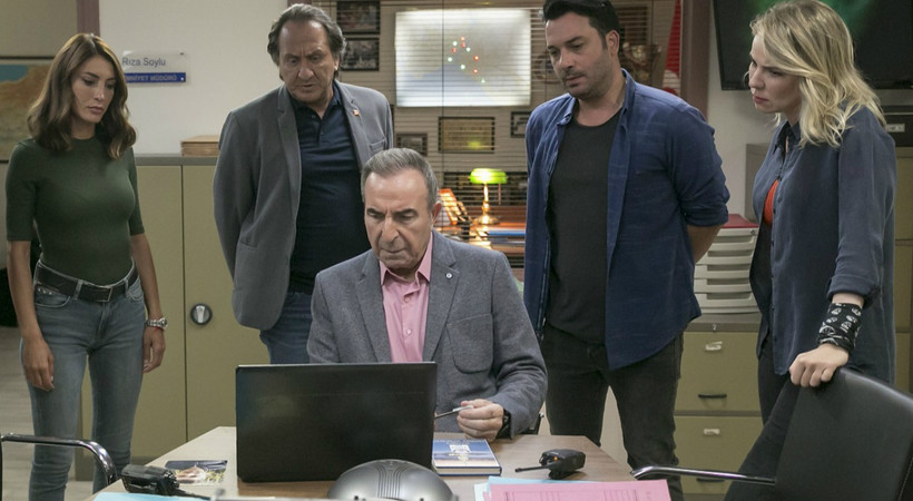 Arka Sokaklar kadrosuna hangi oyuncular katıldı?