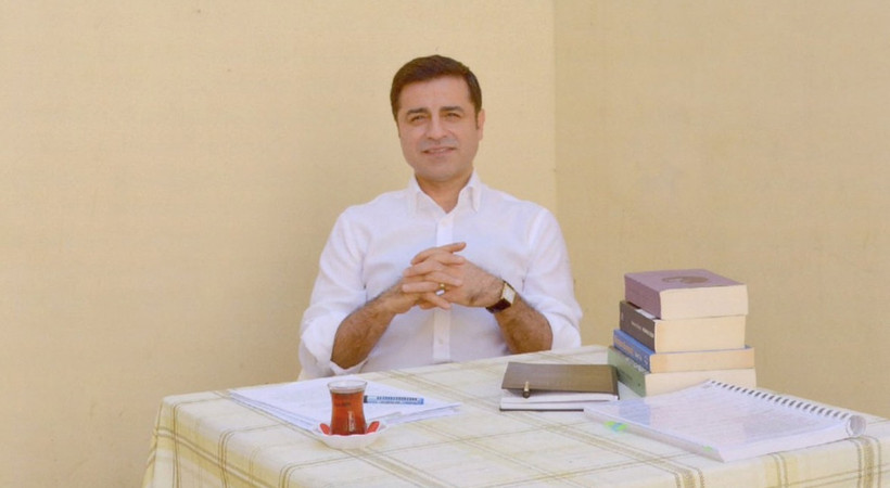 Selahattin Demirtaş Leman'da çizmeye başladı!