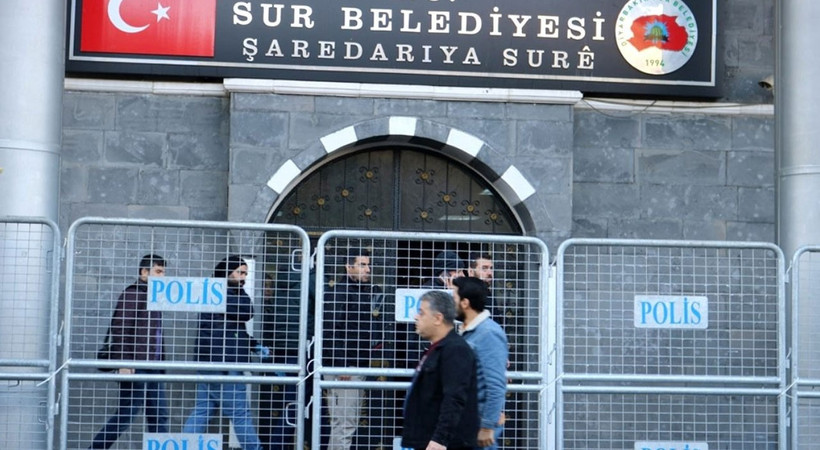 Sur Belediyesi'ne kayyum atandı