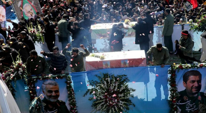 Kasım Süleymani'nin cenazesinde izdiham! Ölü sayısı artıyor, defin ertelendi
