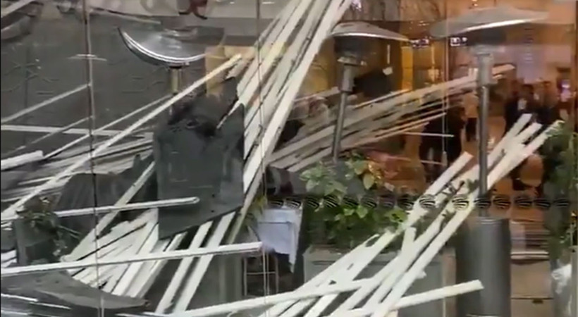 Zorlu AVM'deki Beymen kafenin çatısı çöktü