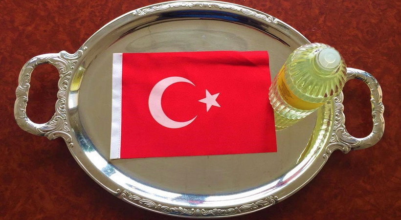 Dolandırıcılar Türk Bayrağı ve milli duyguları istismar ederek halkı kandırıyor