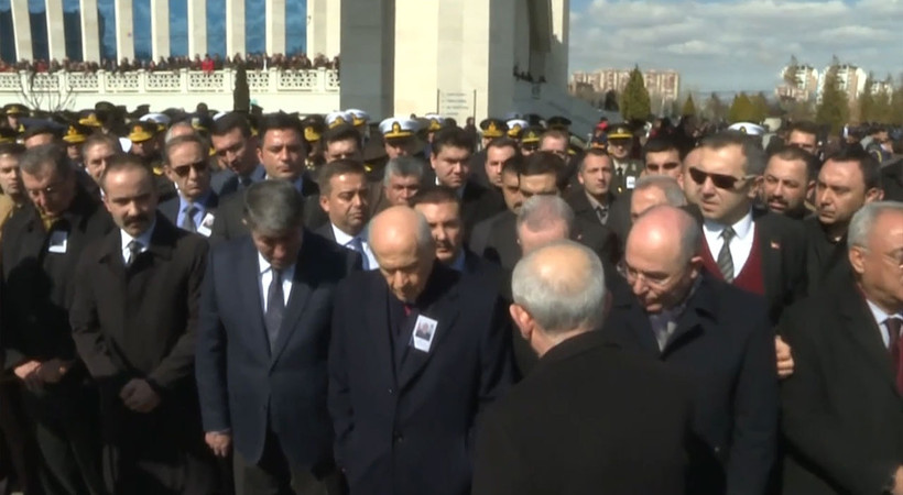 Şehit cenazesine katılan Devlet Bahçeli, Kemal Kılıçdaroğlu'nun elini sıkmadı