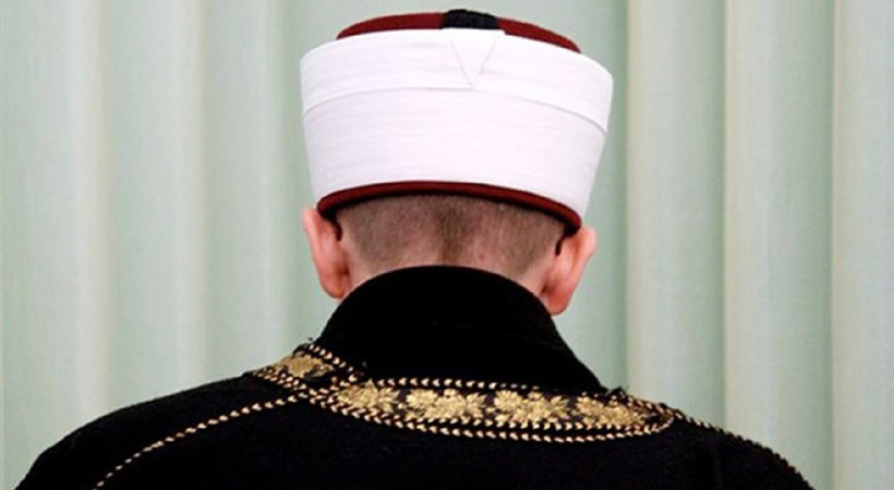 'Pamuk yerine rakı şişesi' paylaşımı yapan imama ödül gibi ceza