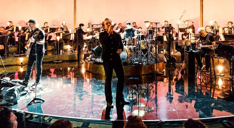 U2 canlı performansıyla TRT 2'de!