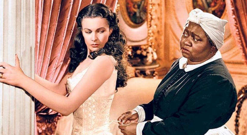 Irkçı ifadeler içeren film yayından kaldırıldı