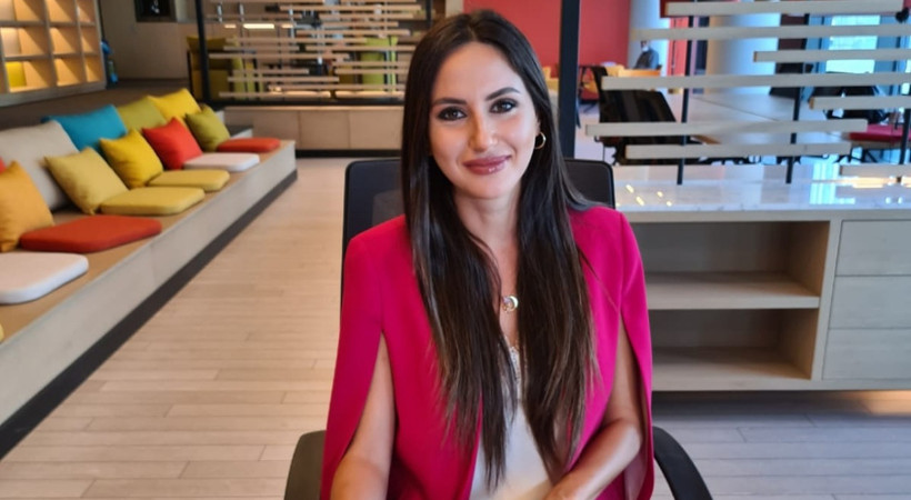 Ünlü ekran yüzü imzayı attı!