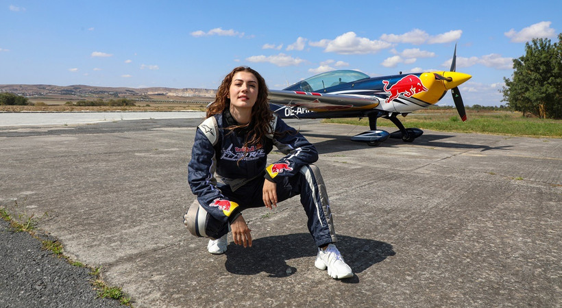 Burcu Özberk'in havada heyecan dolu anları