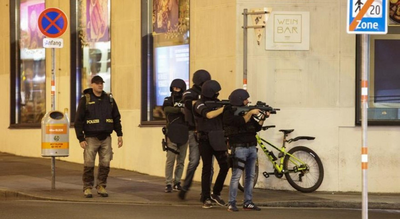 Viyana'da kanlı gece: Çok sayıda ölü ve yaralı var