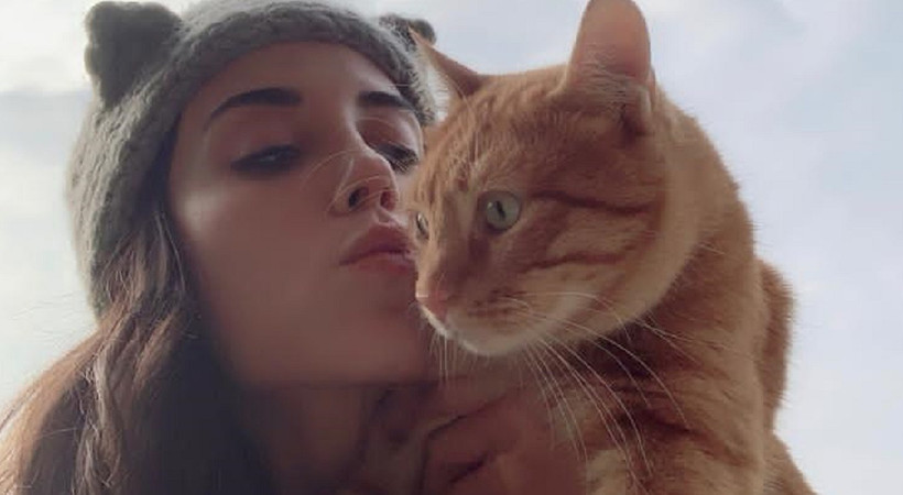 Cansu Dere'den kedilere destek