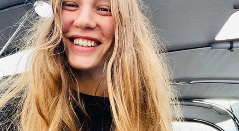Serenay Sarıkaya makyajsız halini paylaştı